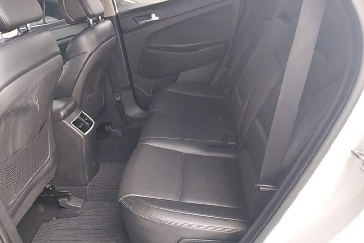 Used Hyundai Tucson 2015 1.6T Dual-Clutch Two-Wheel-Drive Smart Model Left Rear Seat