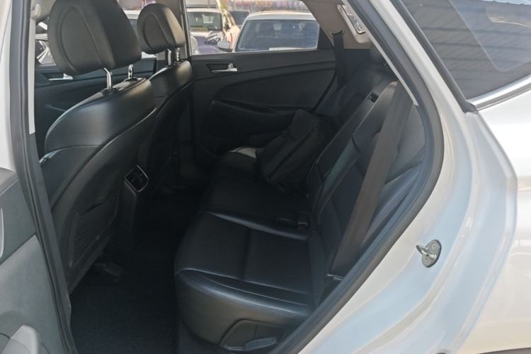 Used Hyundai Tucson 2015 1.6T Dual-Clutch Two-Wheel-Drive Smart Model Left Rear Seat