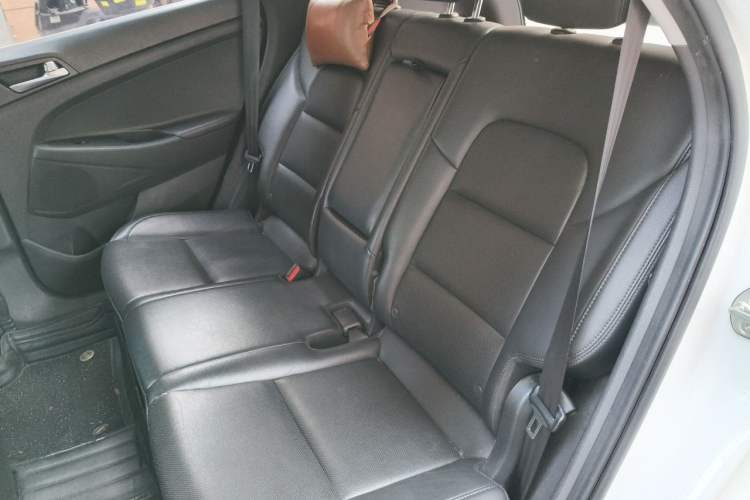 Used Hyundai Tucson 2015 1.6T Dual-Clutch Two-Wheel-Drive Smart Model Left Rear Seat