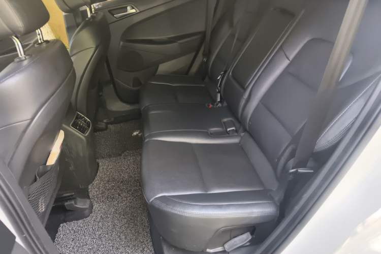 Used Hyundai Tucson 2015 1.6T Dual-Clutch Two-Wheel-Drive Smart Model Left Rear Seat