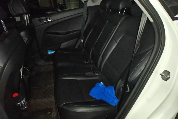 Used Hyundai Tucson 2015 1.6T Dual-Clutch Two-Wheel-Drive Leading Model Left Rear Seat