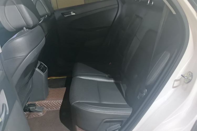 Used Hyundai Tucson 2015 1.6T Dual-Clutch Two-Wheel-Drive Smart Model Left Rear Seat