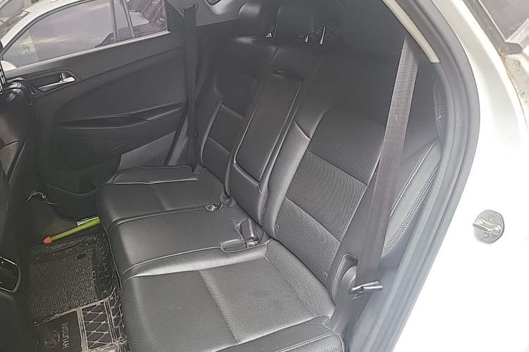 Used Hyundai Tucson 2015 1.6T Dual-Clutch Two-Wheel-Drive Smart Model Left Rear Seat