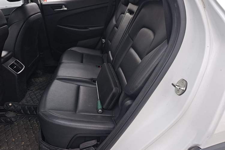 Used Hyundai Tucson 2015 1.6T Dual-Clutch Two-Wheel-Drive Smart Model Left Rear Seat