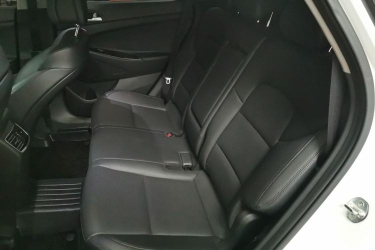 Used Hyundai Tucson 2015 1.6T Dual-Clutch Two-Wheel-Drive Smart Model Left Rear Seat