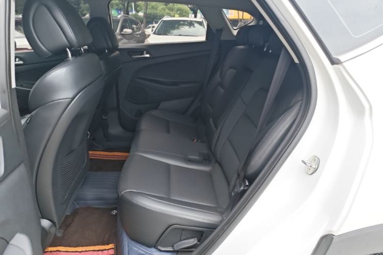 Used Hyundai Tucson 2015 1.6T Dual-Clutch Two-Wheel-Drive Smart Model Left Rear Seat