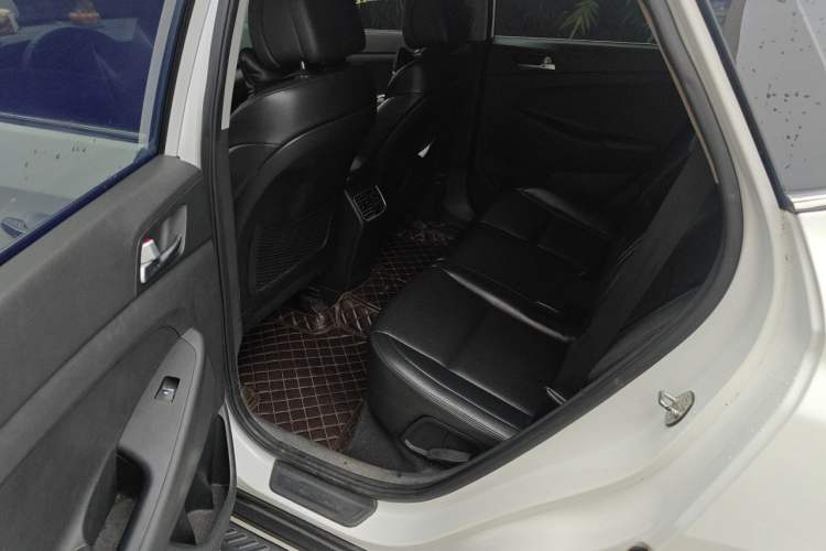 Used Hyundai Tucson 2015 1.6T Dual-Clutch Two-Wheel-Drive Smart Model Left Rear Seat