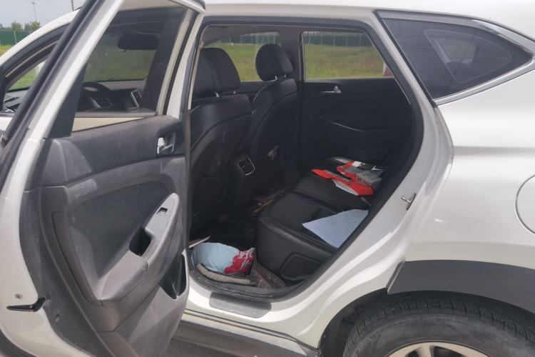 Used Hyundai Tucson 2015 1.6T Dual-Clutch Two-Wheel-Drive Smart Model Left Rear Seat