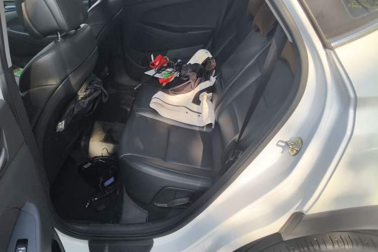 Used Hyundai Tucson 2015 1.6T Dual-Clutch Two-Wheel-Drive Smart Model Left Rear Seat