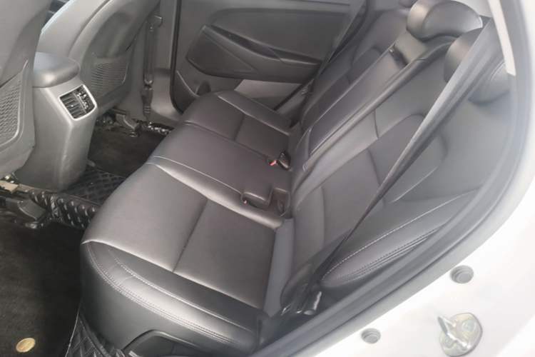 Used Hyundai Tucson 2015 1.6T Dual-Clutch Two-Wheel-Drive Smart Model Left Rear Seat