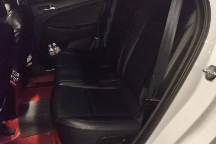 Used Hyundai Tucson 2015 1.6T Dual-Clutch Two-Wheel-Drive Leading Model Left Rear Seat