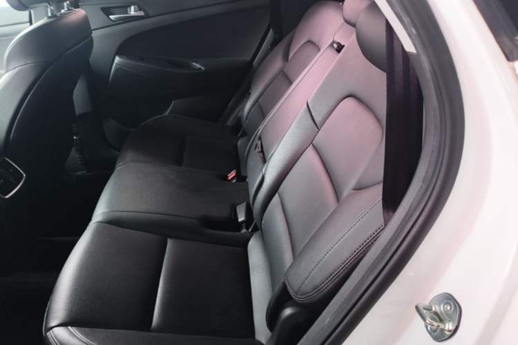 Used Hyundai Tucson 2015 1.6T Dual-Clutch Two-Wheel-Drive Smart Model Left Rear Seat