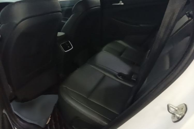 Used Hyundai Tucson 2015 1.6T Dual-Clutch Two-Wheel-Drive Smart Model Left Rear Seat