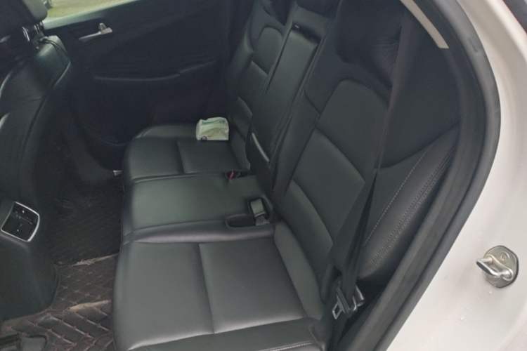 Used Hyundai Tucson 2015 1.6T Dual-Clutch Two-Wheel-Drive Smart Model Left Rear Seat