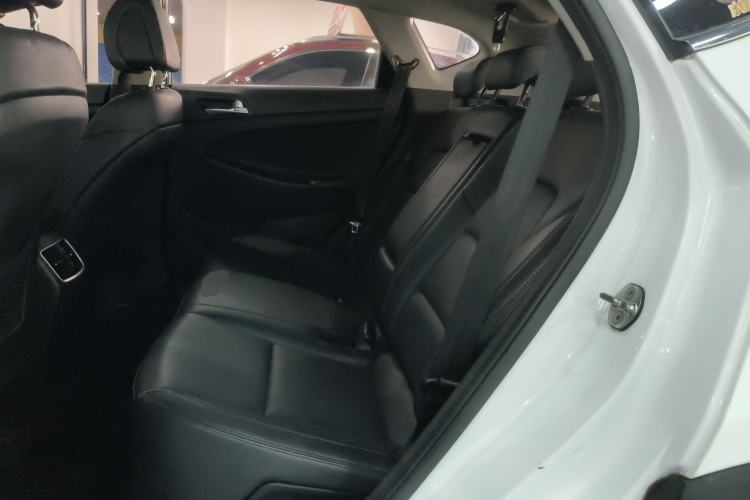 Used Hyundai Tucson 2015 1.6T Dual-Clutch Two-Wheel-Drive Smart Model Left Rear Seat