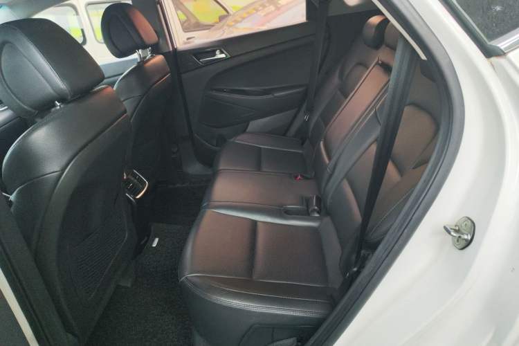 Used Hyundai Tucson 2015 1.6T Dual-Clutch Two-Wheel-Drive Smart Model Left Rear Seat