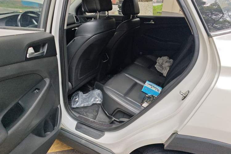 Used Hyundai Tucson 2015 1.6T Dual-Clutch Two-Wheel-Drive Smart Model Left Rear Seat