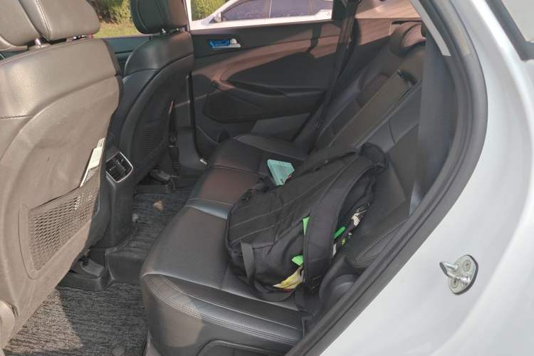 Used Hyundai Tucson 2015 1.6T Dual-Clutch Two-Wheel-Drive Leading Model Left Rear Seat