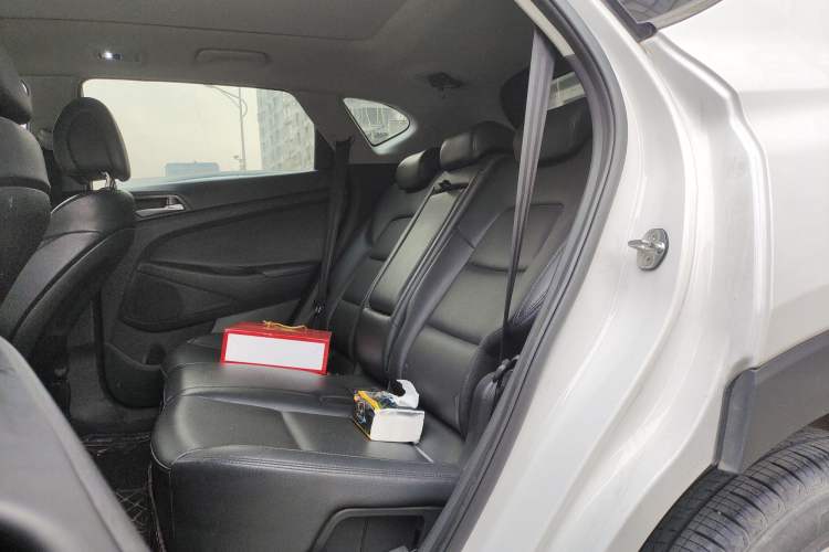 Used Hyundai Tucson 2015 1.6T Dual-Clutch Two-Wheel-Drive Smart Model Left Rear Seat