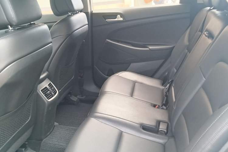 Used Hyundai Tucson 2015 1.6T Dual-Clutch Two-Wheel-Drive Smart Model Left Rear Seat