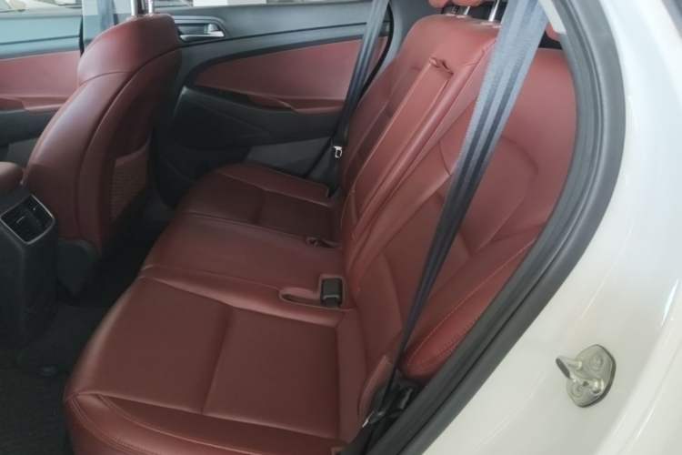 Used Hyundai Tucson 2015 1.6T Dual-Clutch Two-Wheel-Drive Smart Model Left Rear Seat