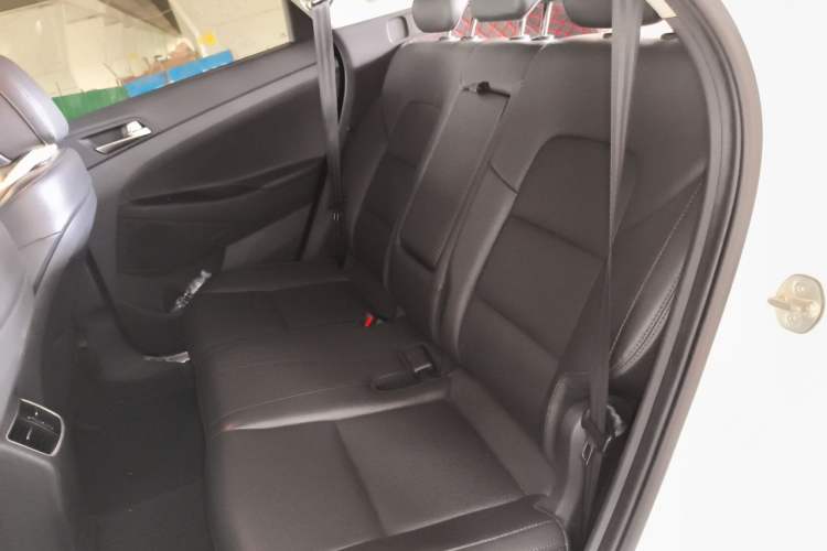 Used Hyundai Tucson 2015 1.6T Dual-Clutch Two-Wheel-Drive Smart Model Left Rear Seat