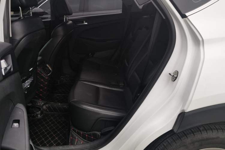 Used Hyundai Tucson 2015 1.6T Dual-Clutch Two-Wheel-Drive Smart Model Left Rear Seat