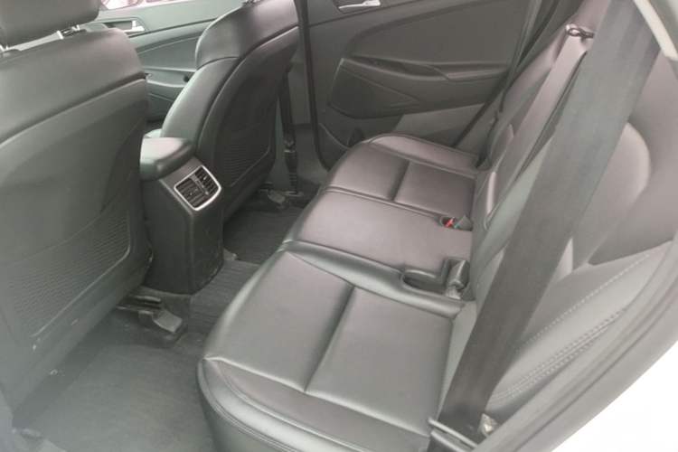 Used Hyundai Tucson 2015 1.6T Dual-Clutch Two-Wheel-Drive Smart Model Left Rear Seat