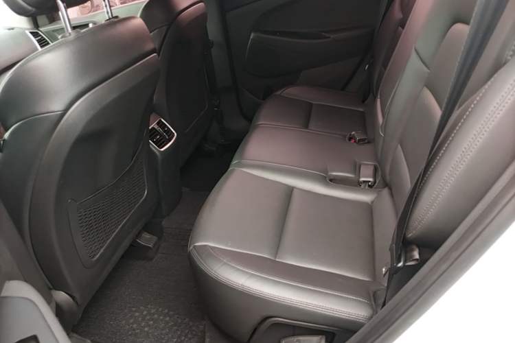 Used Hyundai Tucson 2015 1.6T Dual-Clutch Two-Wheel-Drive Smart Model Left Rear Seat