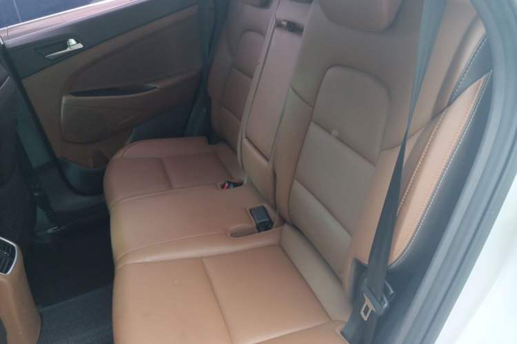 Used Hyundai Tucson 2015 1.6T Dual-Clutch Two-Wheel-Drive Smart Model Left Rear Seat
