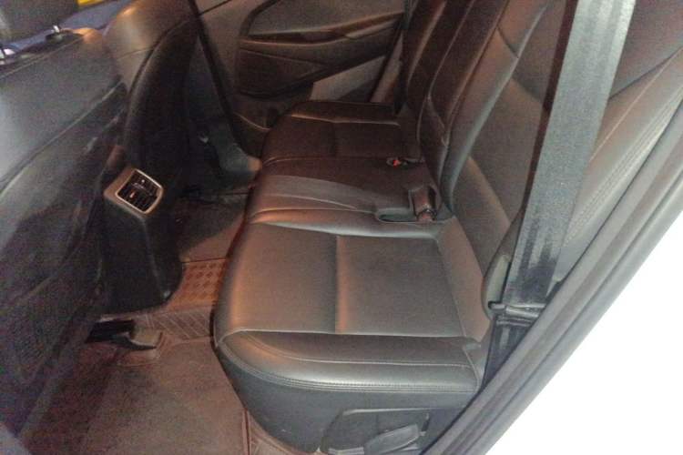 Used Hyundai Tucson 2015 1.6T Dual-Clutch Two-Wheel-Drive Smart Model Left Rear Seat