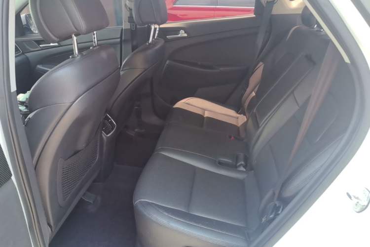 Used Hyundai Tucson 2015 1.6T Dual-Clutch Two-Wheel-Drive Smart Model Left Rear Seat