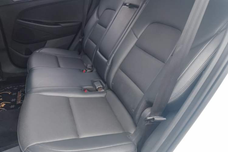 Used Hyundai Tucson 2015 1.6T Dual-Clutch Two-Wheel-Drive Smart Model Left Rear Seat