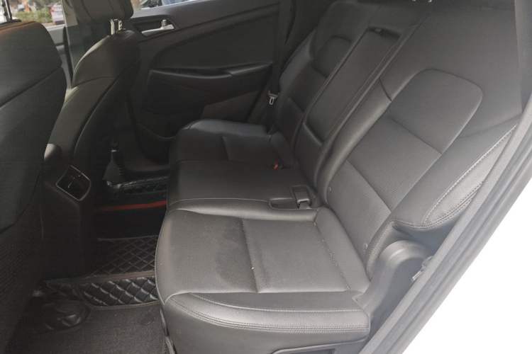 Used Hyundai Tucson 2015 1.6T Dual-Clutch Two-Wheel-Drive Smart Model Left Rear Seat