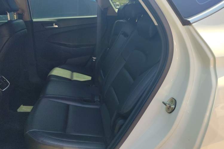 Used Hyundai Tucson 2015 1.6T Dual-Clutch Two-Wheel-Drive Smart Model Left Rear Seat