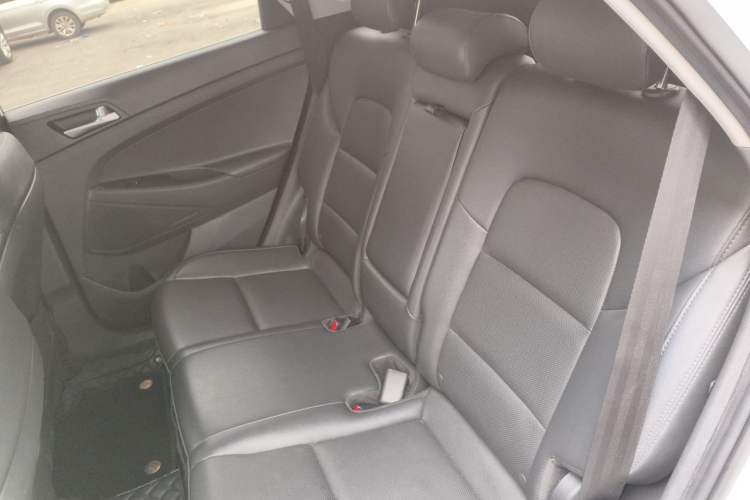 Used Hyundai Tucson 2015 1.6T Dual-Clutch Two-Wheel-Drive Smart Model Left Rear Seat