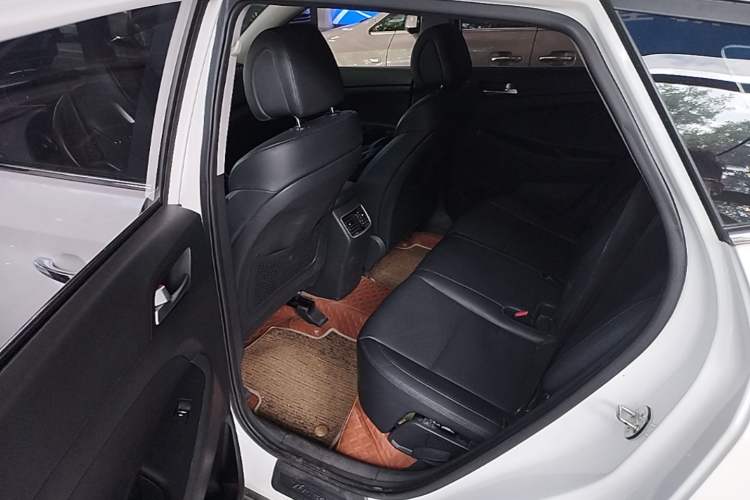 Used Hyundai Tucson 2015 1.6T Dual-Clutch Two-Wheel-Drive Leading Model Left Rear Seat