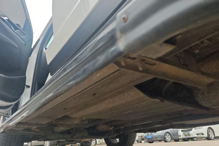 Used Hyundai Tucson 2015 2.0L Automatic Two-Wheel Drive Smart Version Left Side Sill