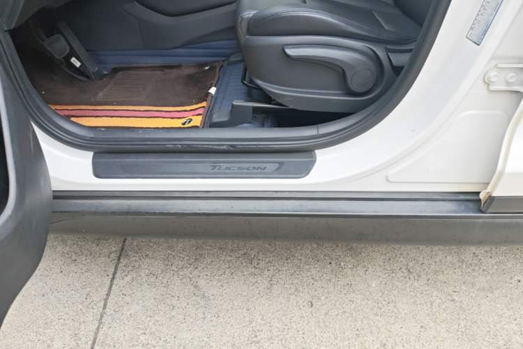 Used Hyundai Tucson 2015 1.6T Dual-Clutch Two-Wheel-Drive Smart Model Left Side Sill