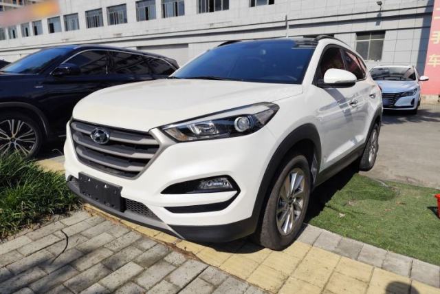 Used Hyundai Tucson 2015 2.0L Automatic Two-Wheel Drive Smart Version