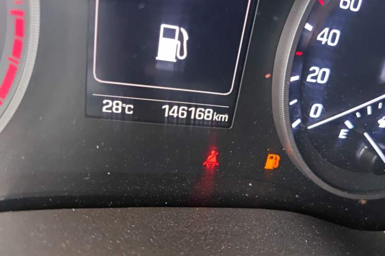 Used Hyundai Tucson 2015 1.6T Dual-Clutch Two-Wheel-Drive Smart Model Odometer Close Up