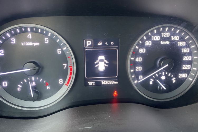 Used Hyundai Tucson 2015 1.6T Dual-Clutch Two-Wheel-Drive Smart Model Odometer Close Up
