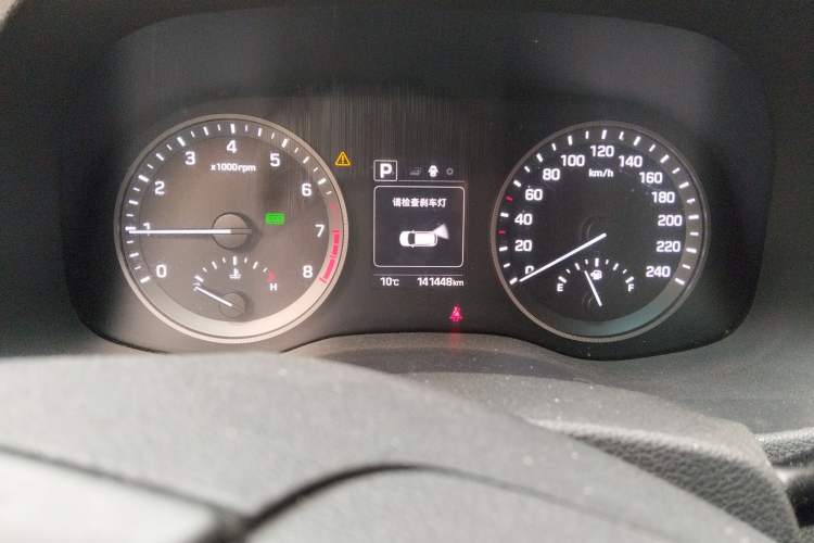Used Hyundai Tucson 2015 2.0L Automatic Two-Wheel Drive Smart Version Odometer Close Up