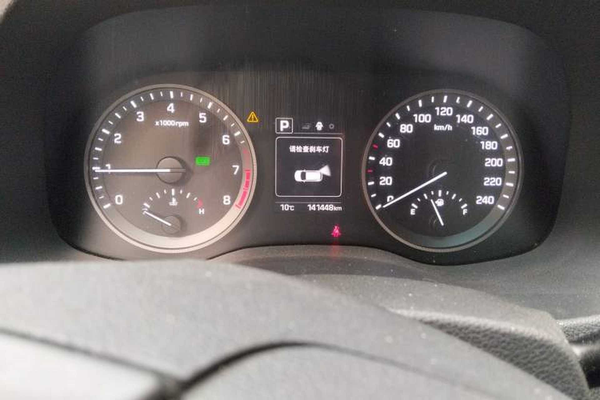 Used Hyundai Tucson 2015 2.0L Automatic Two-Wheel Drive Smart Version Odometer Close Up
