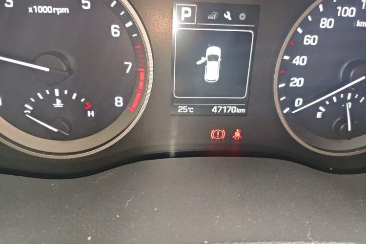 Used Hyundai Tucson 2015 1.6T Dual-Clutch Two-Wheel-Drive Leading Model Odometer Close Up