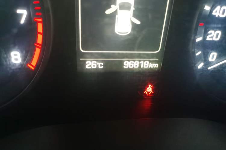 Used Hyundai Tucson 2015 1.6T Dual-Clutch Two-Wheel-Drive Smart Model Odometer Close Up