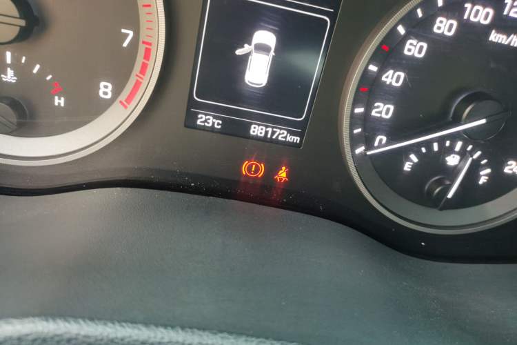 Used Hyundai Tucson 2015 2.0L Automatic Two-Wheel Drive Smart Version Odometer Close Up