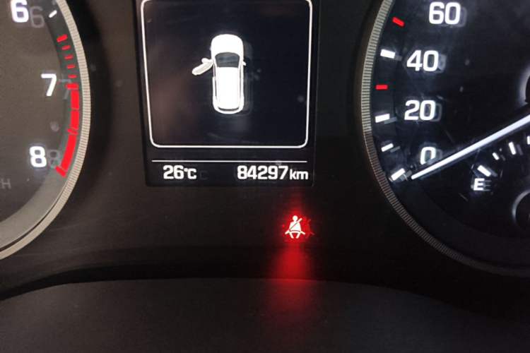 Used Hyundai Tucson 2015 1.6T Dual-Clutch Two-Wheel-Drive Smart Model Odometer Close Up