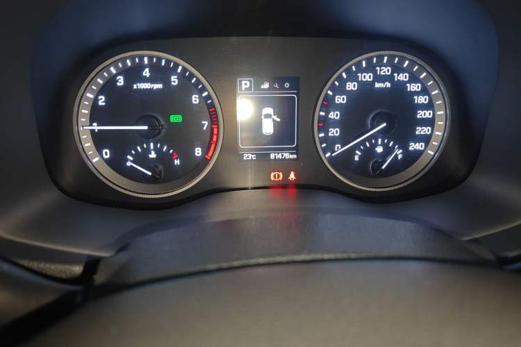 Used Hyundai Tucson 2015 1.6T Dual-Clutch Two-Wheel-Drive Smart Model Odometer Close Up