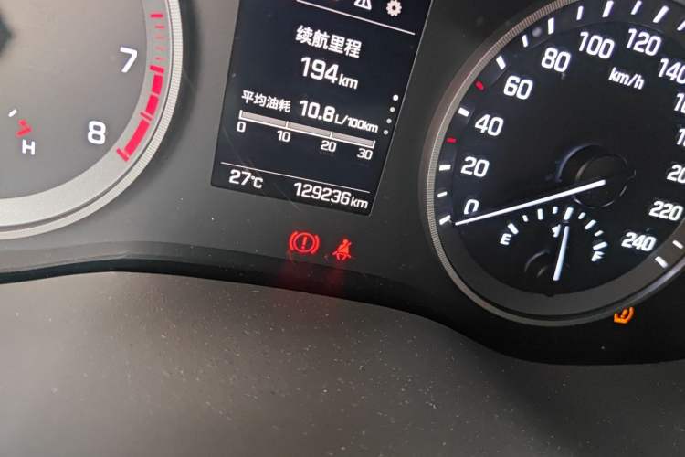 Used Hyundai Tucson 2015 1.6T Dual-Clutch Two-Wheel-Drive Leading Model Odometer Close Up